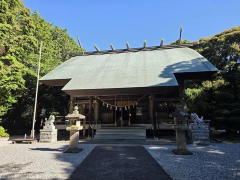 鎌田神明宮：参道正面から見た鎌田神明宮の拝殿。