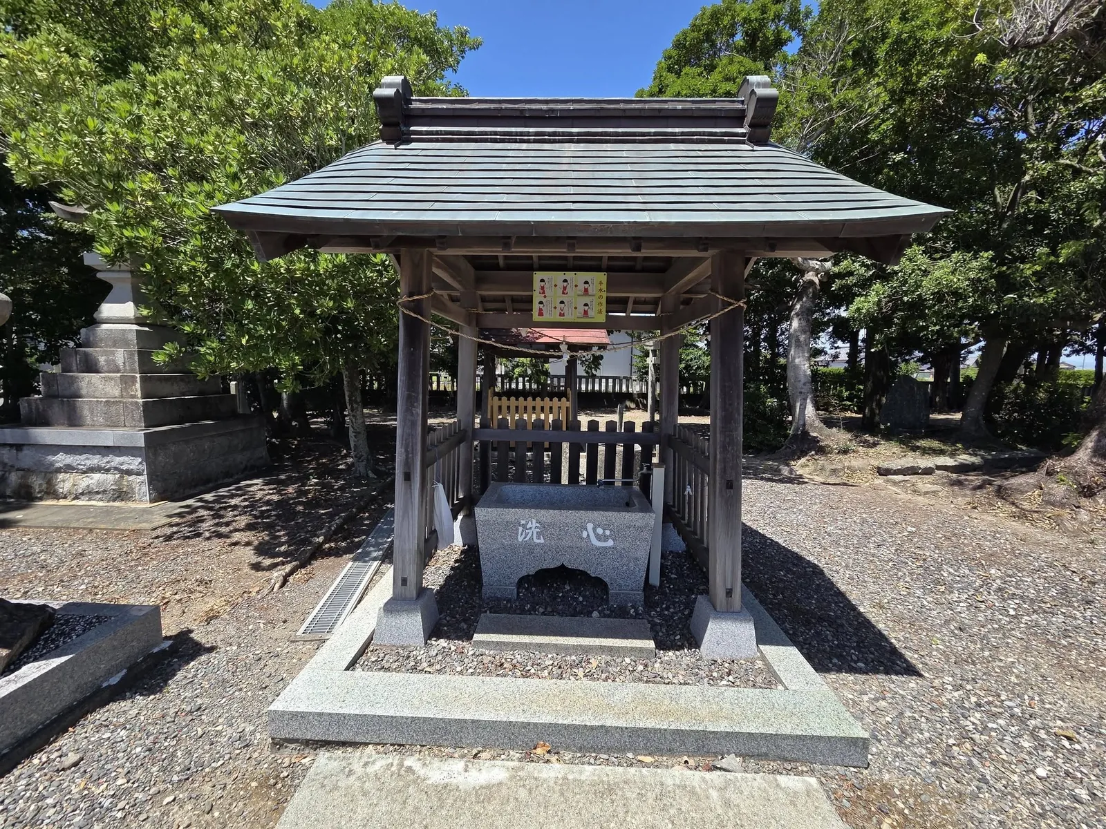 境内の手水舎。